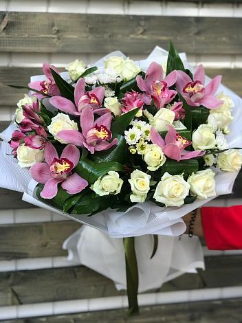 Букет цветов из: Розы и Хризантемы в Рудне Волгоградской области