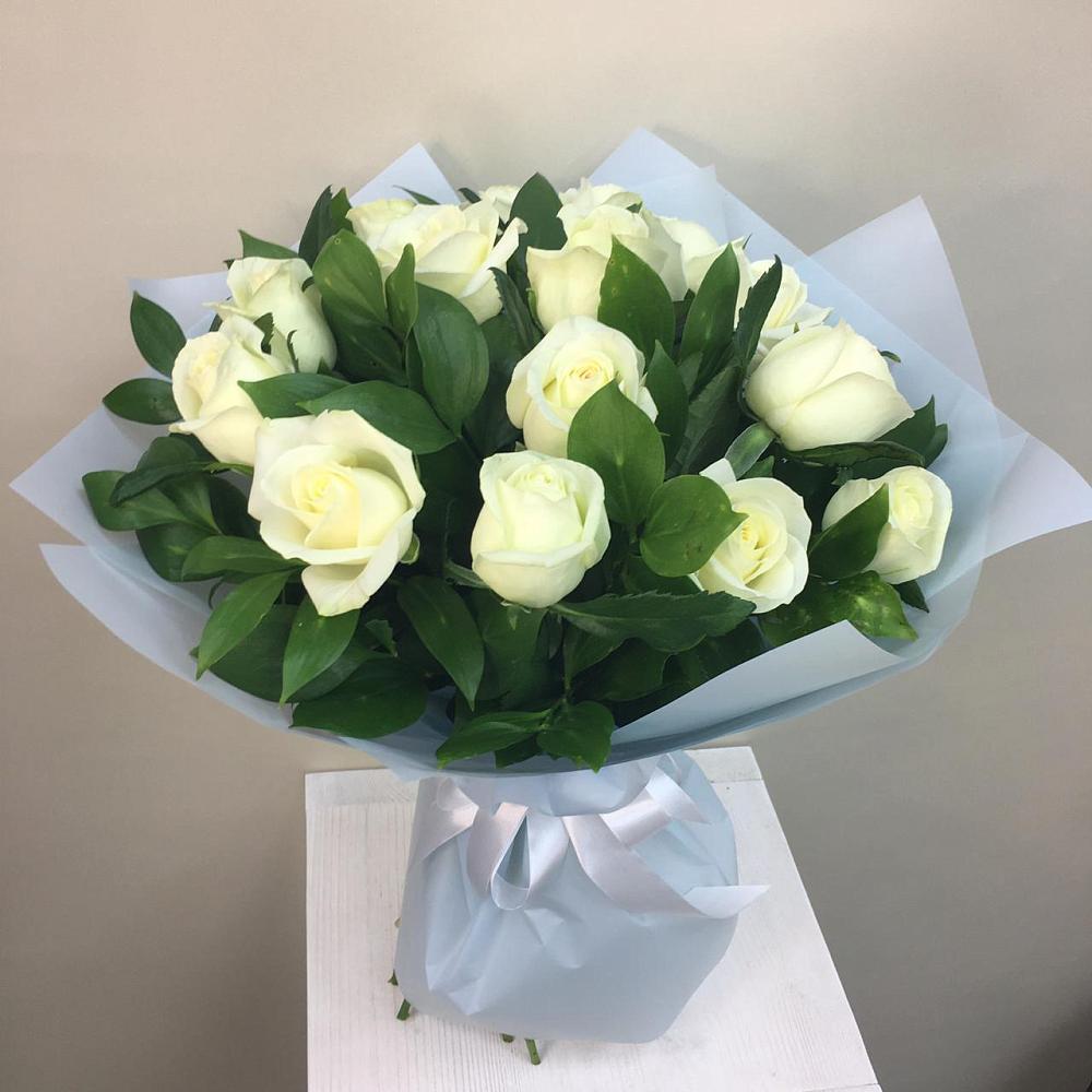 Букет 15 Белых роз Проуд в Рудне Волгоградской области