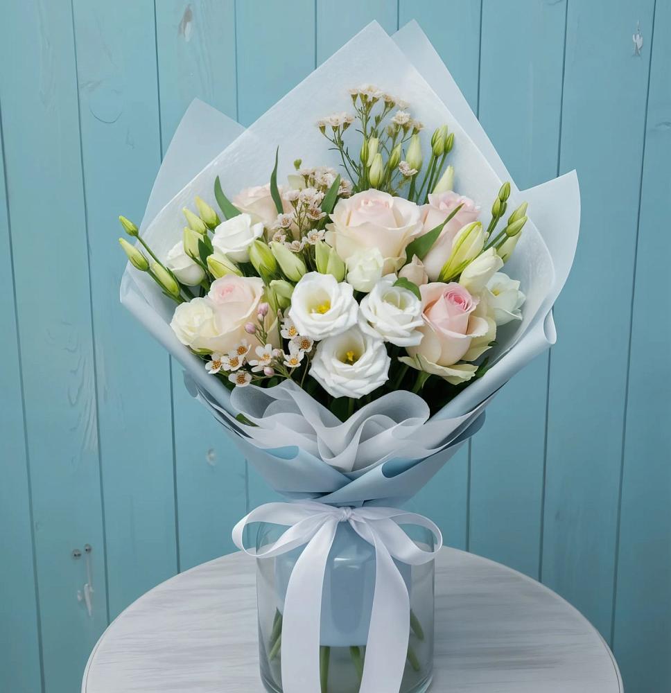 Букет цветов из: Розы и Лизиантусы в Рудне Волгоградской области