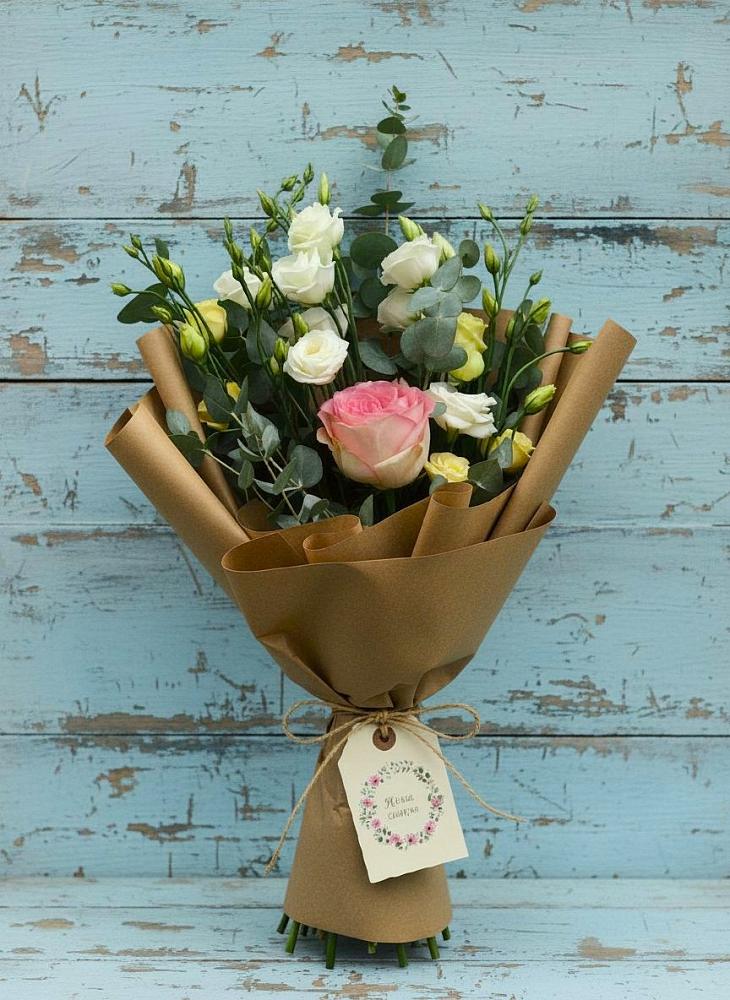 Букет цветов из: Розы и Лизиантусы в Рудне Волгоградской области