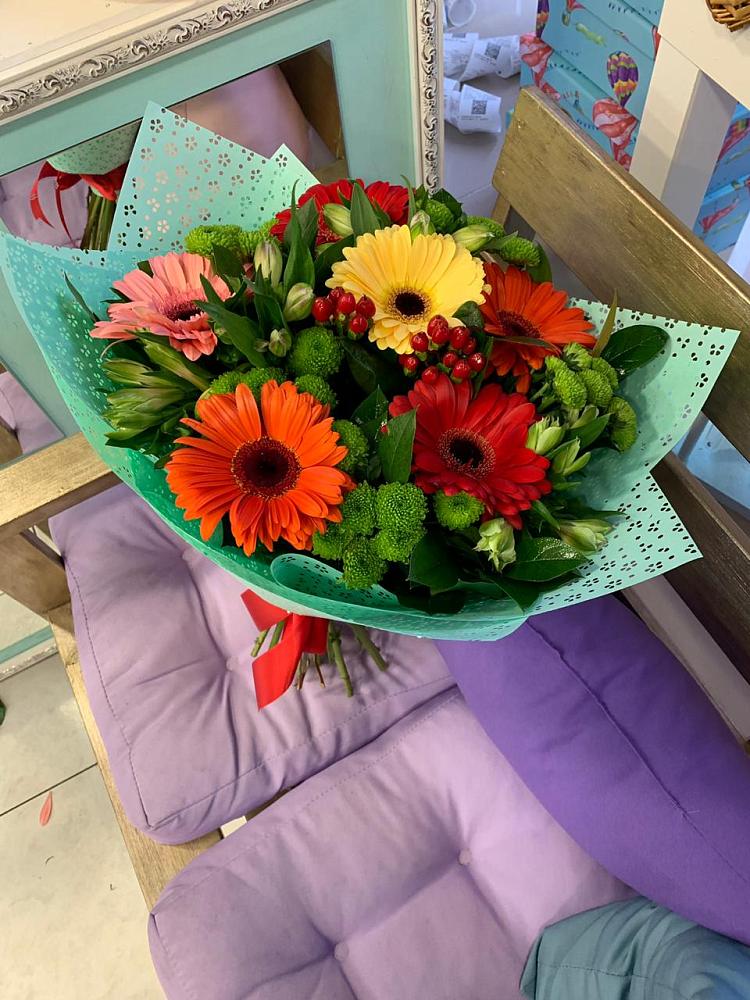 Букет цветов из: Герберы, Хризантемы и Альстромерии в Рудне Волгоградской области