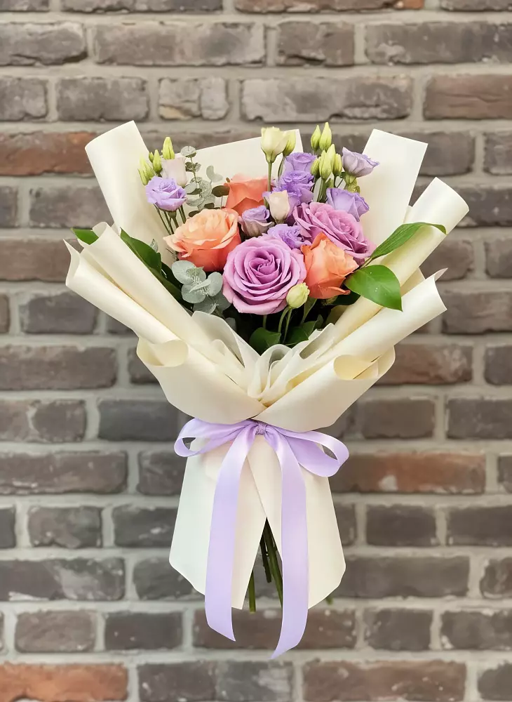 Букет цветов из: Лизиантусы и Розы в Рудне Волгоградской области