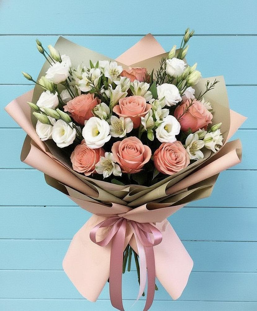 Букет цветов из: Розы, Альстромерии и Лизиантусы в Рудне Волгоградской области