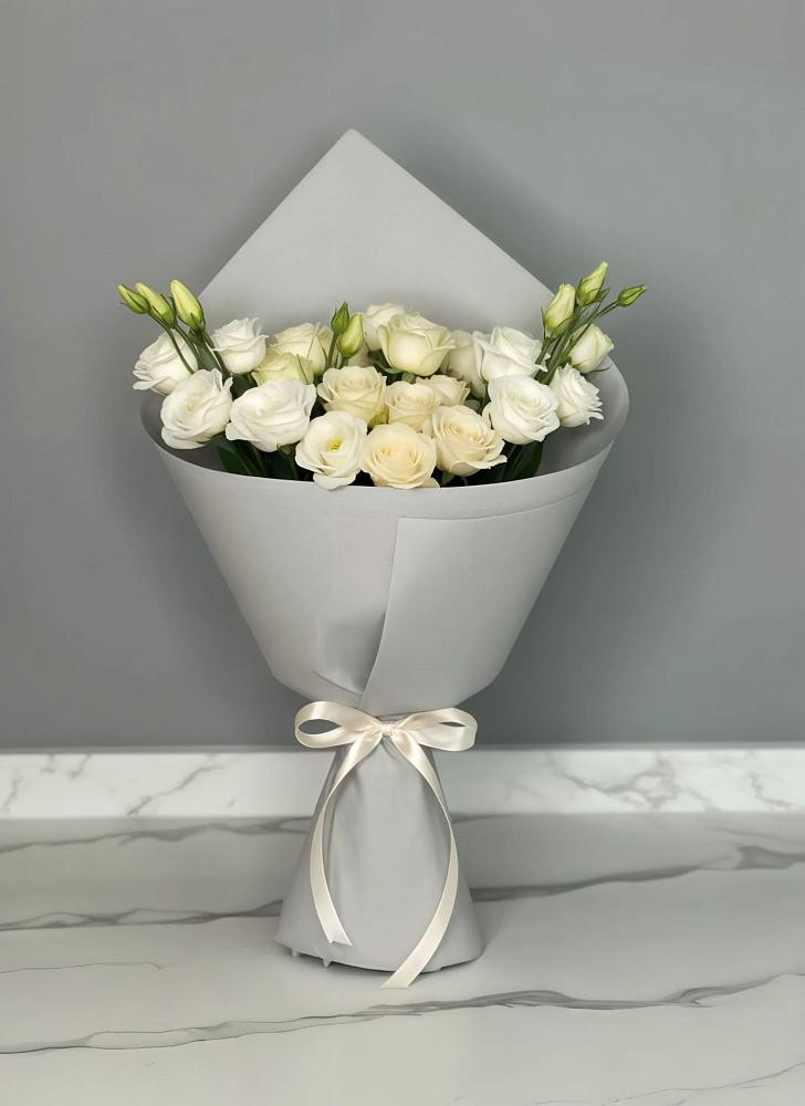 Букет цветов из: Розы и Лизиантусы в Рудне Волгоградской области