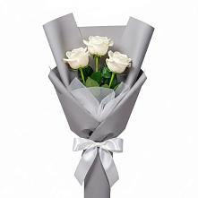 Букет 3 белые розы в Рудне Волгоградской области