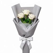 Букет 3 белые розы в Рудне Волгоградской области