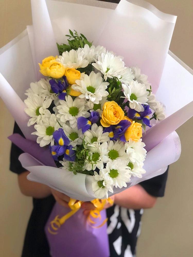 Букет цветов из: Ирисы, Хризантемы и Розы в Рудне Волгоградской области
