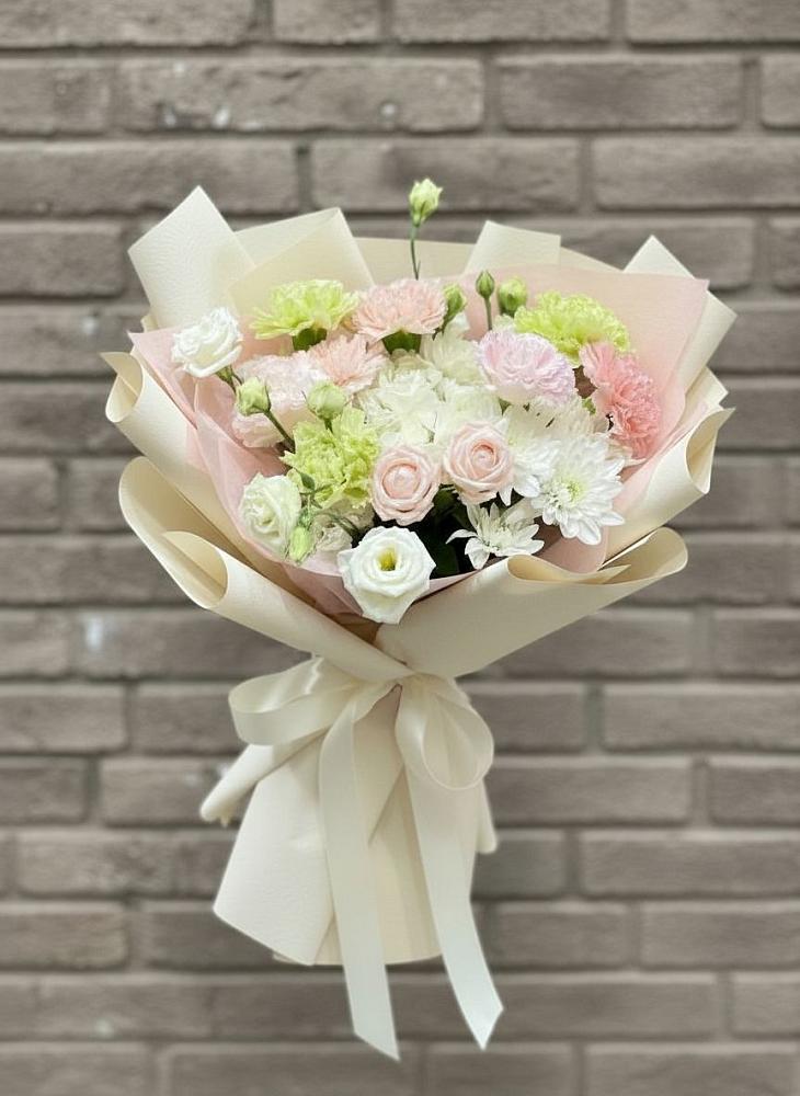Букет цветов из: Гвоздики, Розы, Лизиантусы и Хризантемы в Рудне Волгоградской области