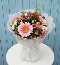 Букет цветов из:  Герберы, Альстромерии и Лизиантусы в Рудне Волгоградской области