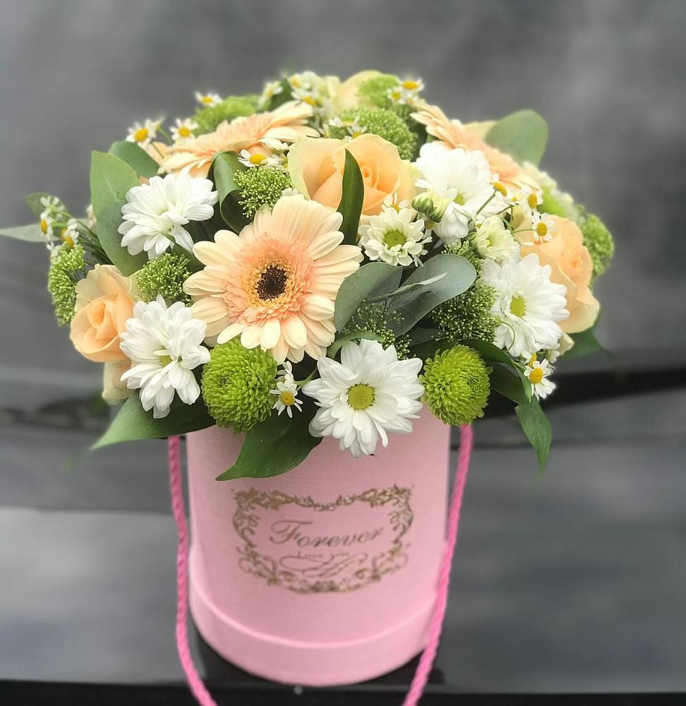 Цветочная композиция из Розы, Герберы и Хризантемы в шляпной коробке в Рудне Волгоградской области