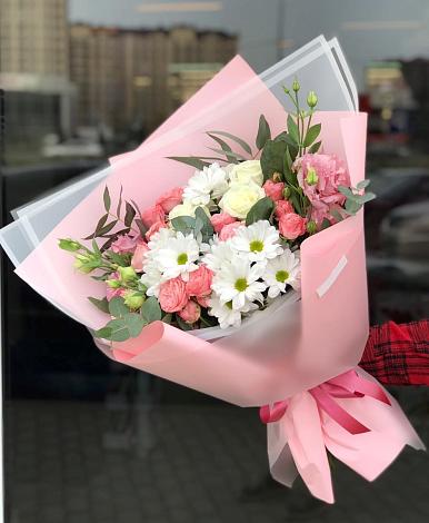 Букет цветов из: Розы, Лизиантусы и Хризантемы в Рудне Волгоградской области