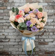 Букет цветов из:  Розы, Лизиантусы и Гвоздики в Рудне Волгоградской области
