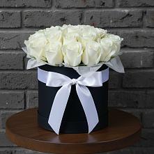 Цветочная композиция из Розы в шляпной коробке в Рудне Волгоградской области